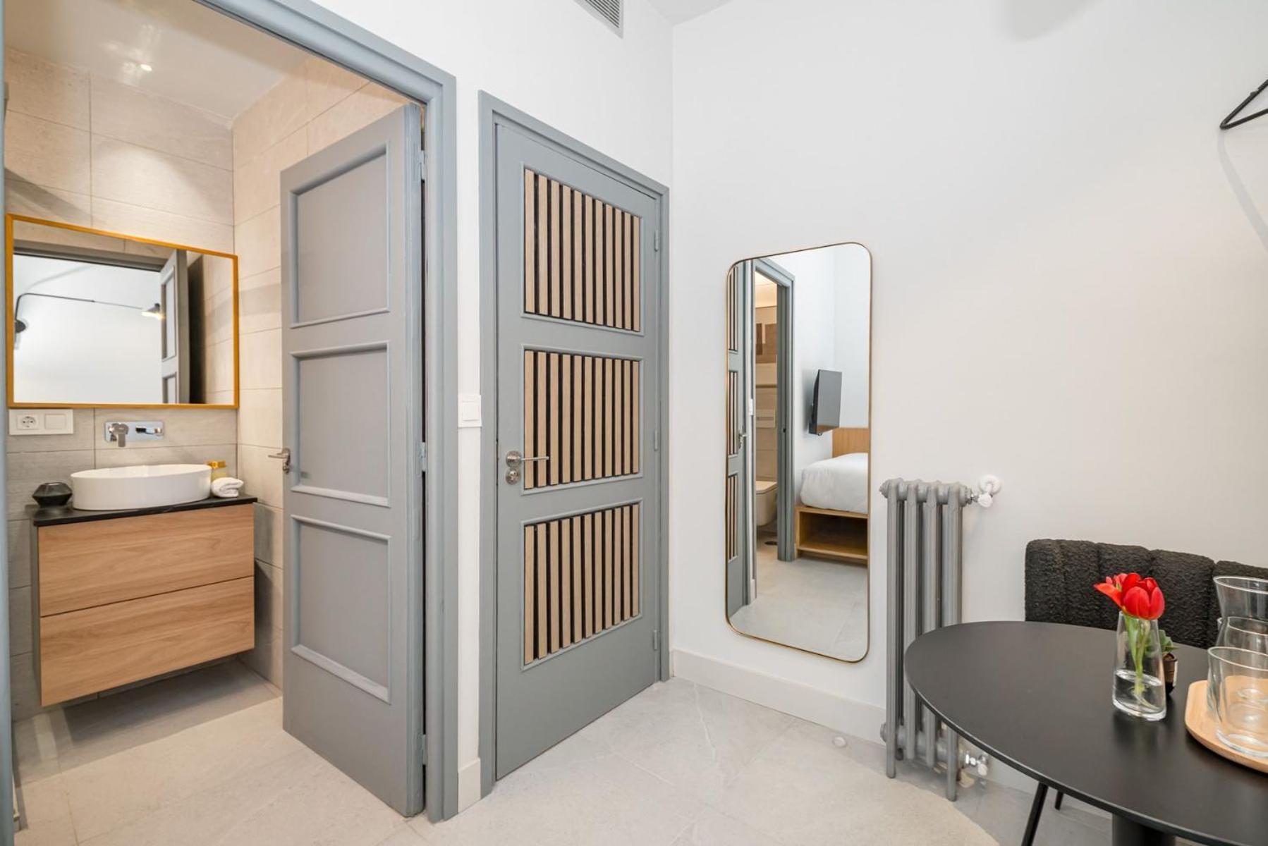Centric Creative Rooms Мадрид Экстерьер фото